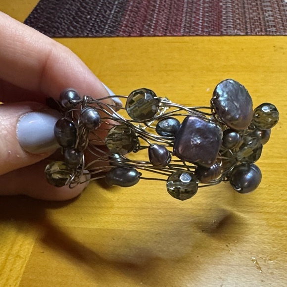 Elegant Silver and Black Wire Bracelet - Picture 2 of 3